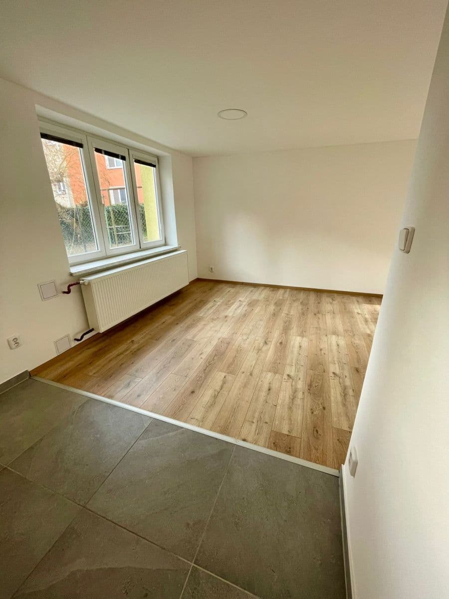 Prenájom bytu 1-izbový 30 m², náměstí Svaté Hedviky, Opava, Moravskoslezský kraj Prenájom bytu 1-izbový 30 m², náměstí Svaté Hedviky, Opava, Moravskoslezský kraj