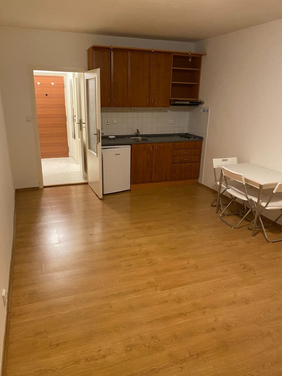 Prenájom bytu 1-izbový 31 m², Česákova, Praha, Praha Prenájom bytu 1-izbový 31 m², Česákova, Praha, Praha