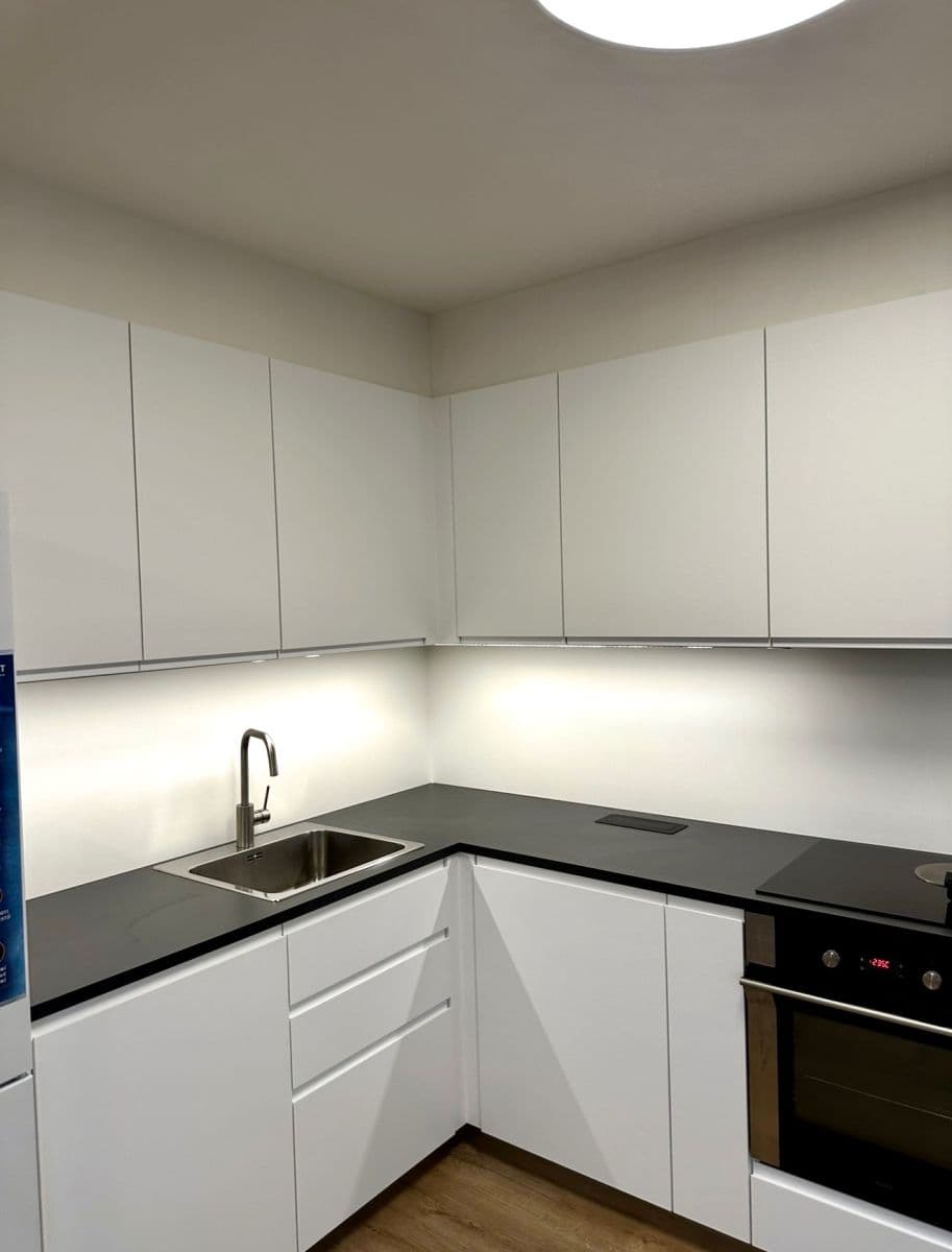 Prenájom bytu 4-izbový 83 m², Pujmanové, Praha, Praha Prenájom bytu 4-izbový 83 m², Pujmanové, Praha, Praha