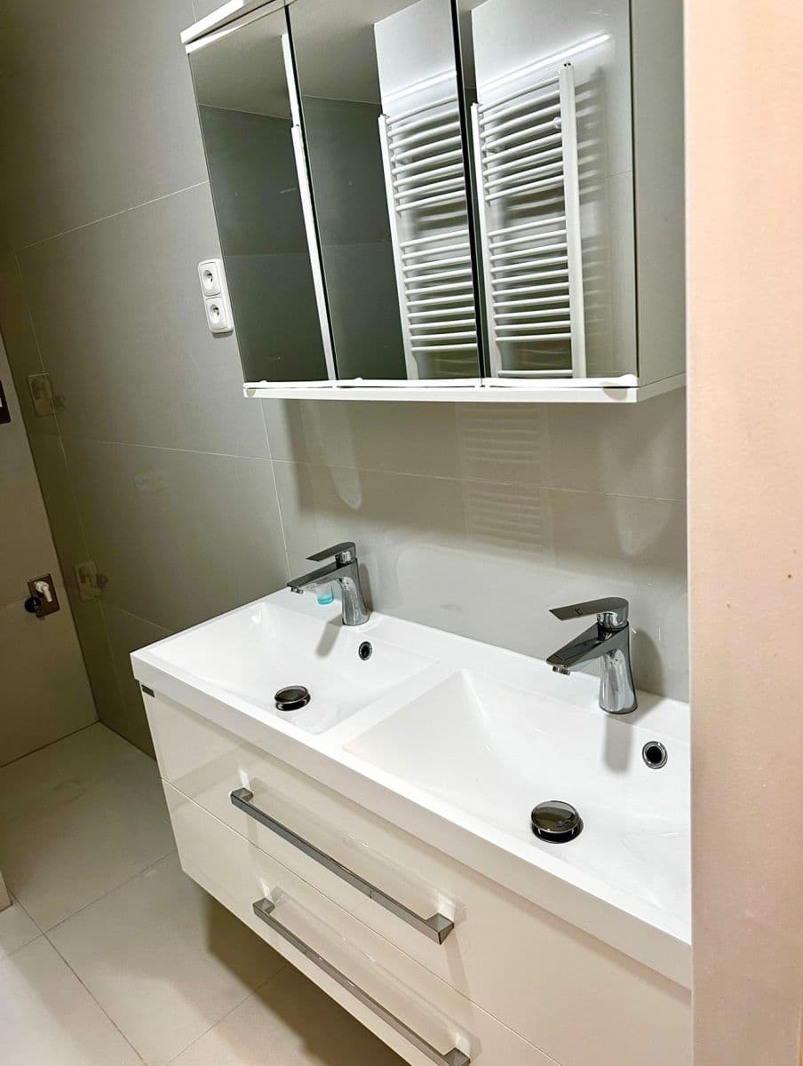 Prenájom bytu 4-izbový 83 m², Pujmanové, Praha, Praha Prenájom bytu 4-izbový 83 m², Pujmanové, Praha, Praha