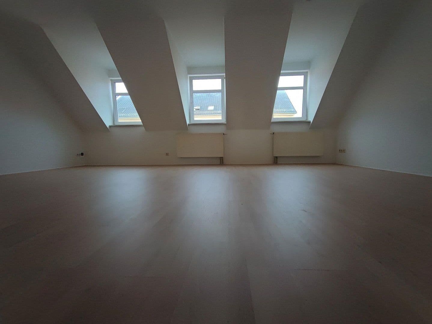 Prenájom bytu 4-izbový 115 m², Chemnitztalstraße 159, Chemnitz, Sasko Prenájom bytu 4-izbový 115 m², Chemnitztalstraße 159, Chemnitz, Sasko