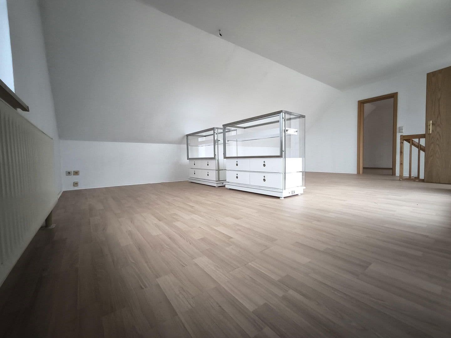 Prenájom bytu 4-izbový 115 m², Chemnitztalstraße 159, Chemnitz, Sasko Prenájom bytu 4-izbový 115 m², Chemnitztalstraße 159, Chemnitz, Sasko