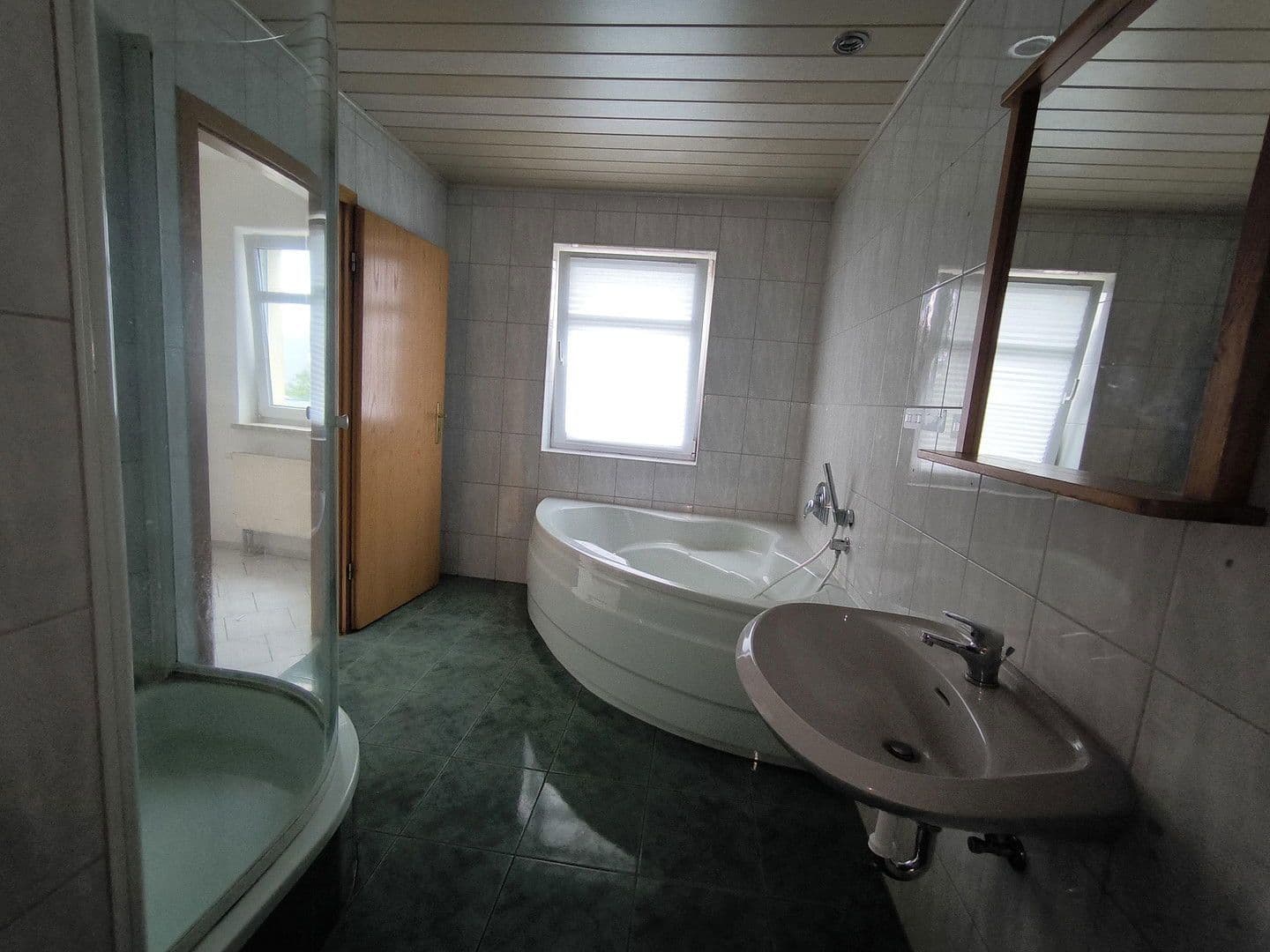 Prenájom bytu 4-izbový 115 m², Chemnitztalstraße 159, Chemnitz, Sasko Prenájom bytu 4-izbový 115 m², Chemnitztalstraße 159, Chemnitz, Sasko