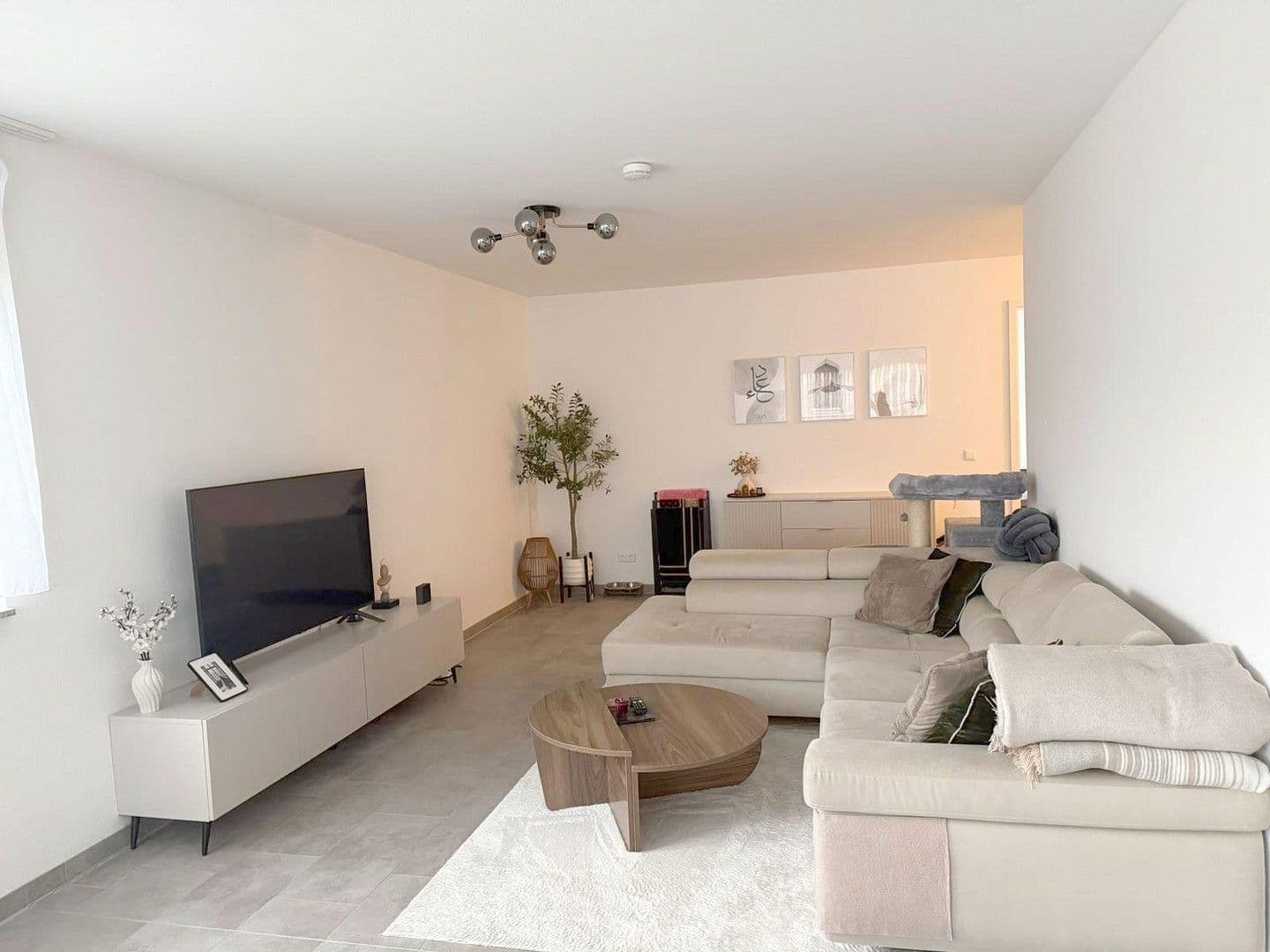 Prenájom bytu 2-izbový 85 m², Bruchsal, Bádensko-Wurttembersko Prenájom bytu 2-izbový 85 m², Bruchsal, Bádensko-Wurttembersko