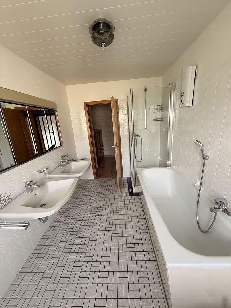 Predaj domu 145 m², pozemek 280 m², Essen, Severné Porýnie - Westfálsko Predaj domu 145 m², pozemek 280 m², Essen, Severné Porýnie - Westfálsko