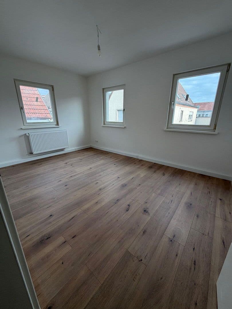 Predaj domu 120 m², pozemek 250 m², Lehrgasse 6, Herxheim bei Landau/Pfalz, Porýnie-Falcko Predaj domu 120 m², pozemek 250 m², Lehrgasse 6, Herxheim bei Landau/Pfalz, Porýnie-Falcko