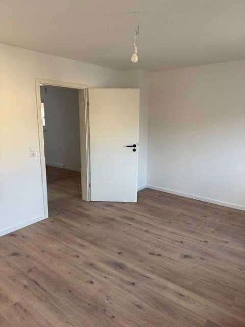 Predaj domu 120 m², pozemek 250 m², Lehrgasse 6, Herxheim bei Landau/Pfalz, Porýnie-Falcko Predaj domu 120 m², pozemek 250 m², Lehrgasse 6, Herxheim bei Landau/Pfalz, Porýnie-Falcko