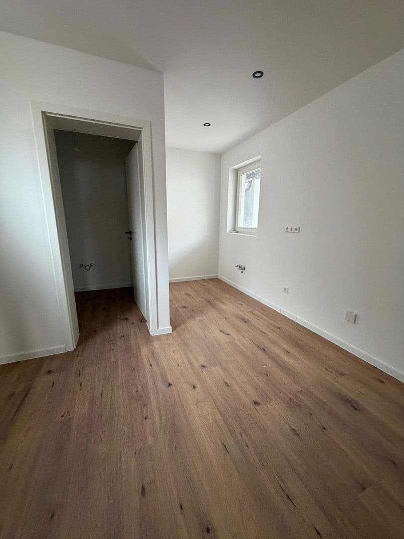 Predaj domu 120 m², pozemek 250 m², Lehrgasse 6, Herxheim bei Landau/Pfalz, Porýnie-Falcko Predaj domu 120 m², pozemek 250 m², Lehrgasse 6, Herxheim bei Landau/Pfalz, Porýnie-Falcko