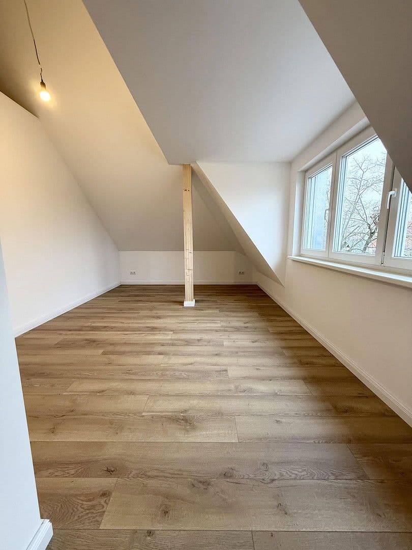 Prenájom bytu 3-izbový 92 m², Berlin, Berlín Prenájom bytu 3-izbový 92 m², Berlin, Berlín