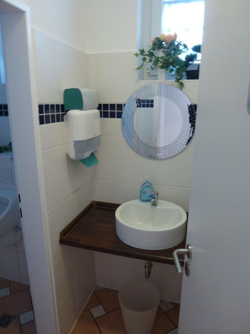 Prenájom nebytového priestoru 350 m², Rödermark, Hesensko Prenájom nebytového priestoru 350 m², Rödermark, Hesensko