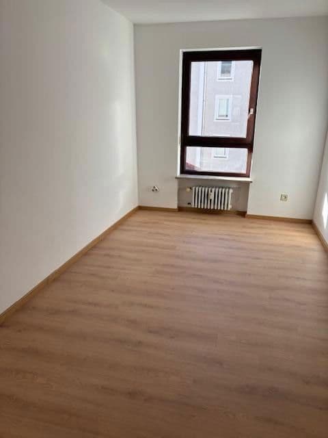 Prenájom bytu 3-izbový 83 m², München, Bavorsko Prenájom bytu 3-izbový 83 m², München, Bavorsko