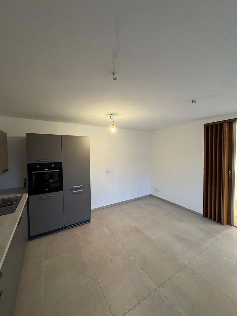 Prenájom bytu 2-izbový 84 m², Wendlingen am Neckar, Bádensko-Wurttembersko Prenájom bytu 2-izbový 84 m², Wendlingen am Neckar, Bádensko-Wurttembersko