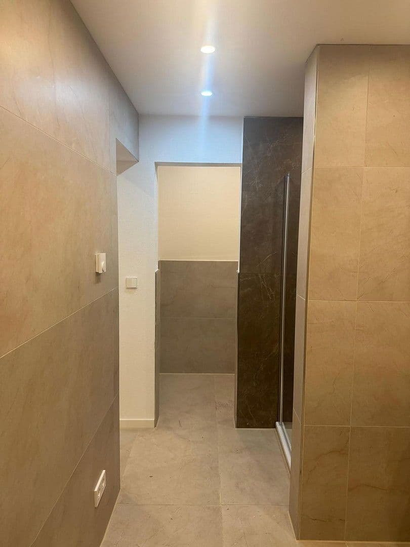 Prenájom bytu 2-izbový 84 m², Wendlingen am Neckar, Bádensko-Wurttembersko Prenájom bytu 2-izbový 84 m², Wendlingen am Neckar, Bádensko-Wurttembersko