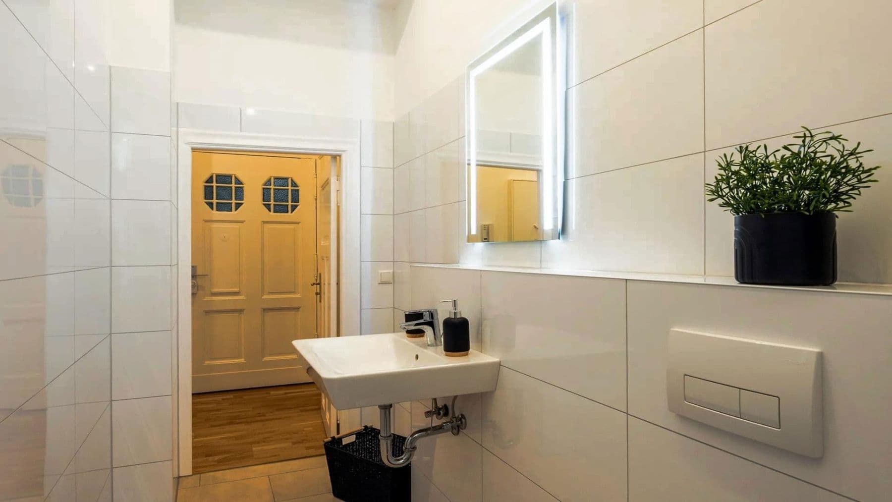 Prenájom bytu 1-izbový 38 m², Berlin, Berlín Prenájom bytu 1-izbový 38 m², Berlin, Berlín