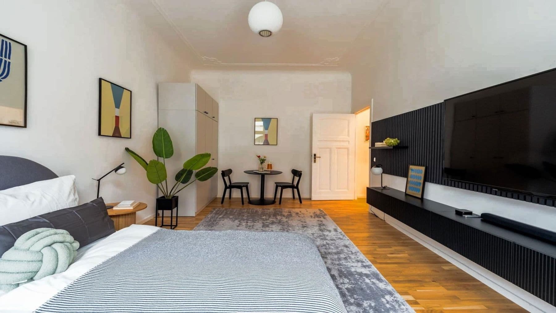 Prenájom bytu 1-izbový 38 m², Berlin, Berlín Prenájom bytu 1-izbový 38 m², Berlin, Berlín