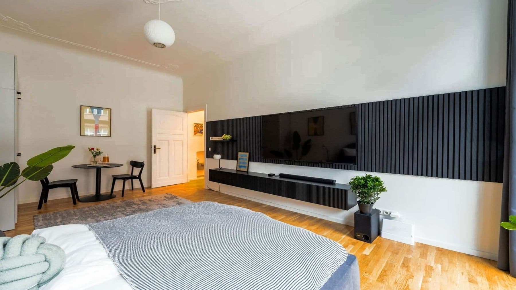 Prenájom bytu 1-izbový 38 m², Berlin, Berlín Prenájom bytu 1-izbový 38 m², Berlin, Berlín