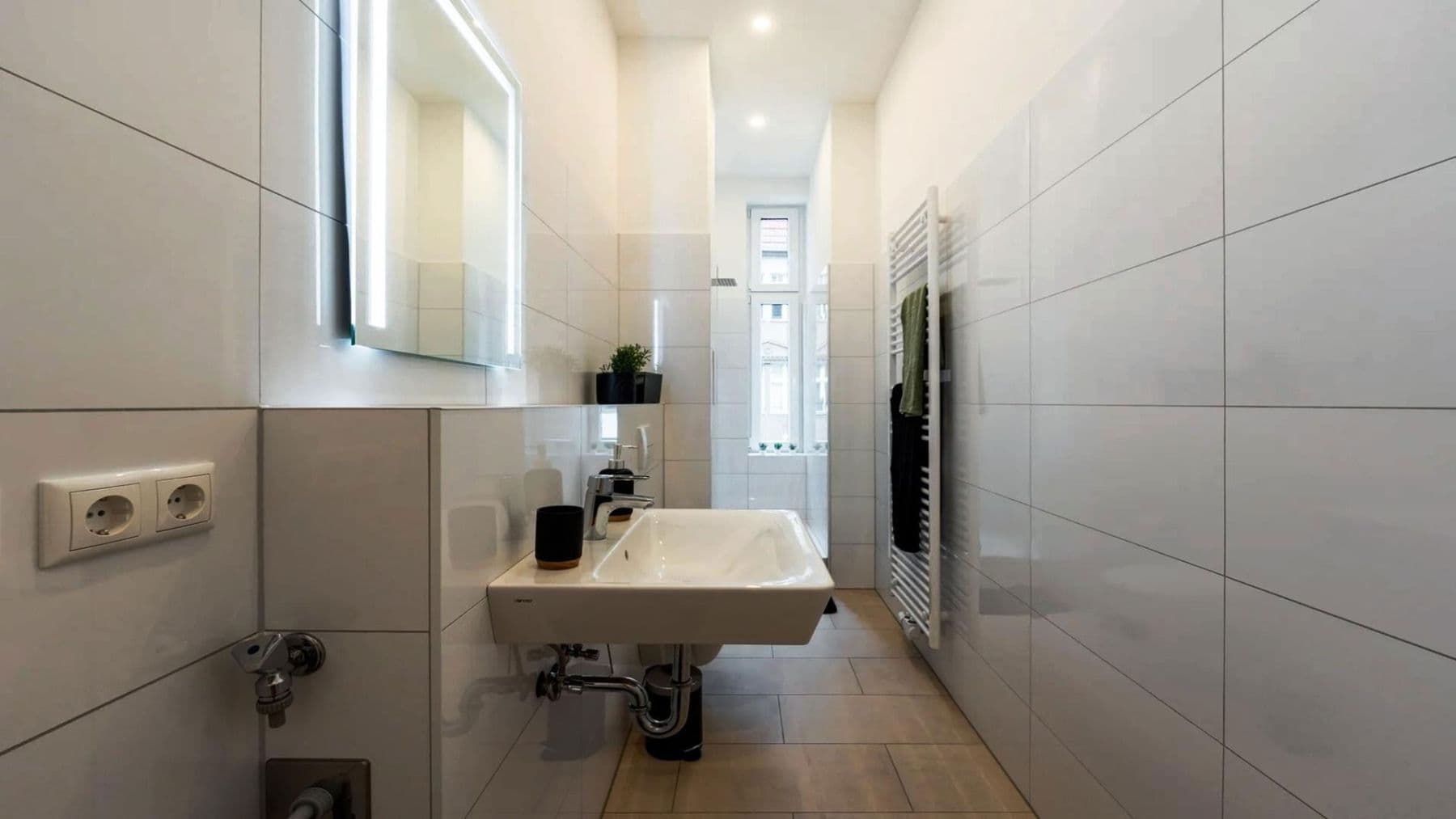 Prenájom bytu 1-izbový 38 m², Berlin, Berlín Prenájom bytu 1-izbový 38 m², Berlin, Berlín