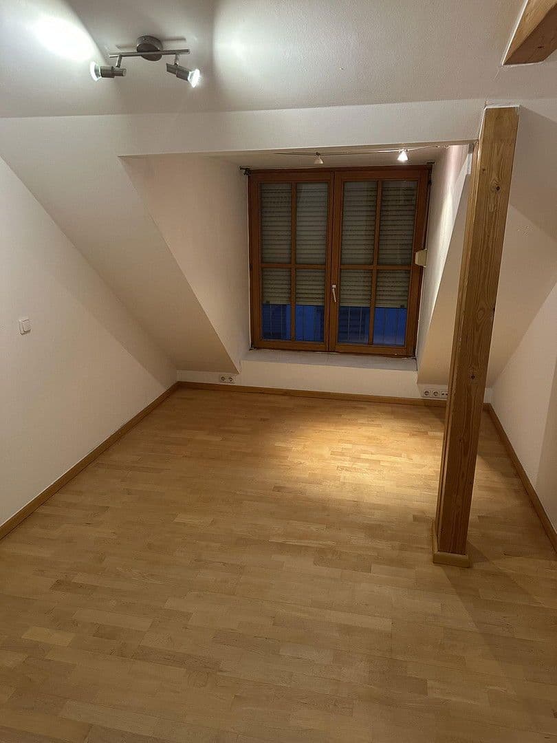 Prenájom bytu 4-izbový 125 m², Vilsbiburg, Bavorsko Prenájom bytu 4-izbový 125 m², Vilsbiburg, Bavorsko