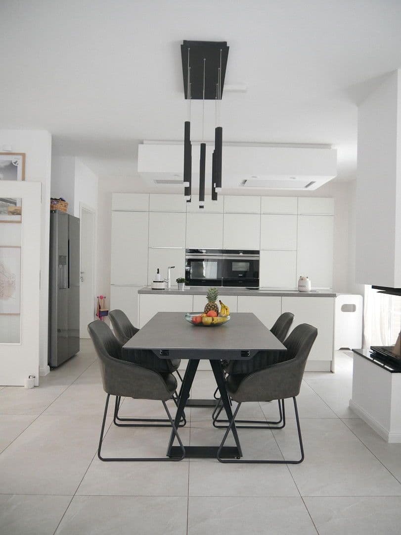 Predaj domu 135 m², pozemek 1.291 m², Schwarzenbek, Šlezvicko-Holštajnsko Predaj domu 135 m², pozemek 1.291 m², Schwarzenbek, Šlezvicko-Holštajnsko