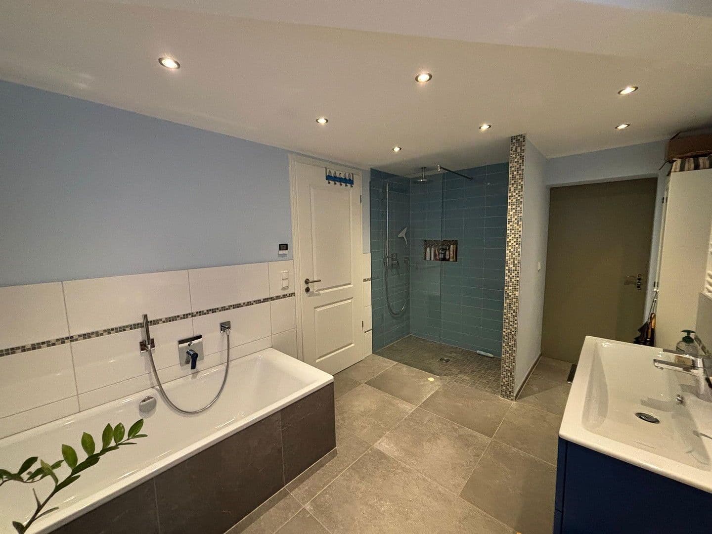 Predaj domu 269 m², pozemek 422 m², Berlin, Berlín Predaj domu 269 m², pozemek 422 m², Berlin, Berlín