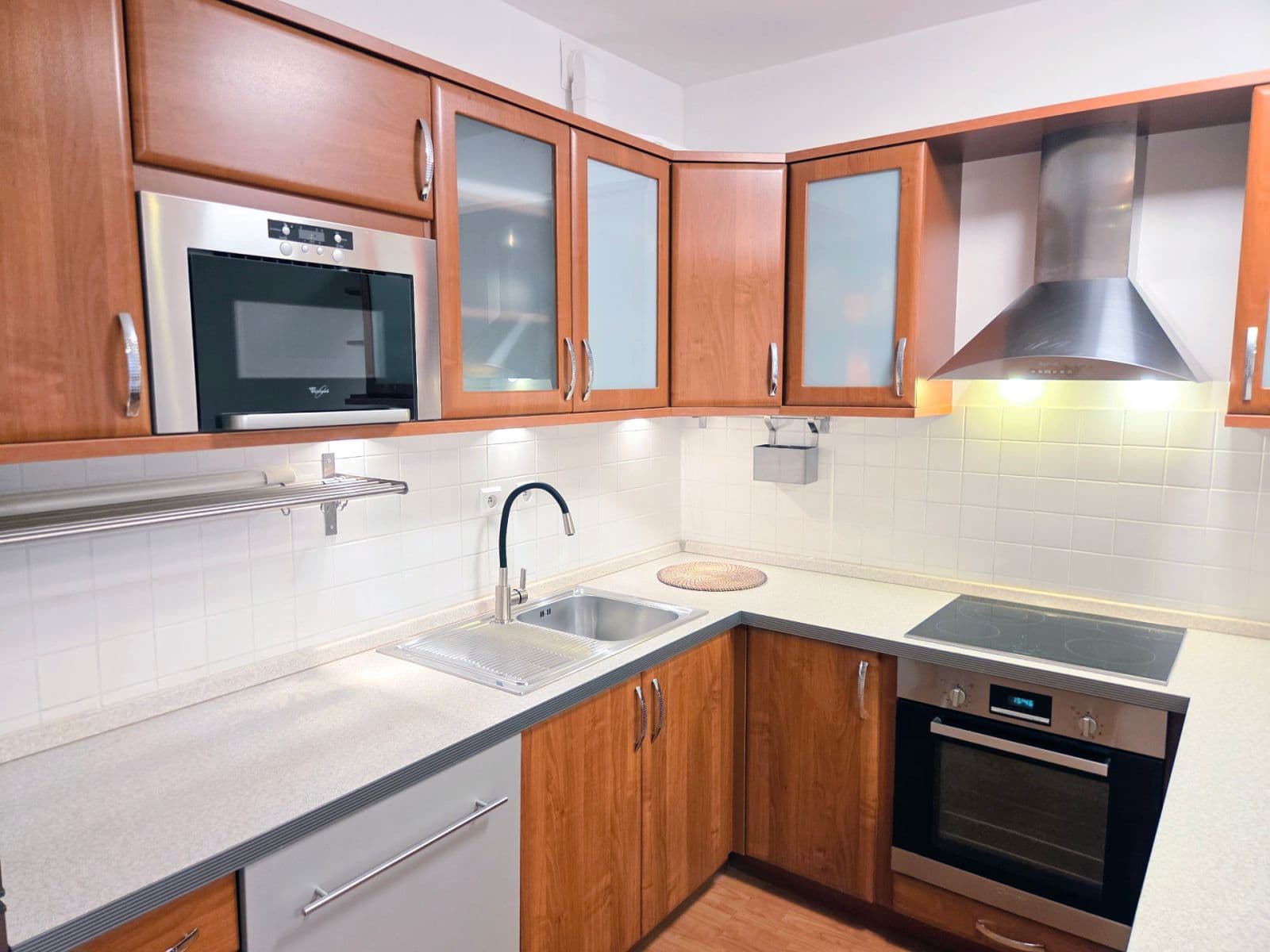 Prenájom bytu 3-izbový 75 m², Kloboučnická, Praha, Praha Prenájom bytu 3-izbový 75 m², Kloboučnická, Praha, Praha