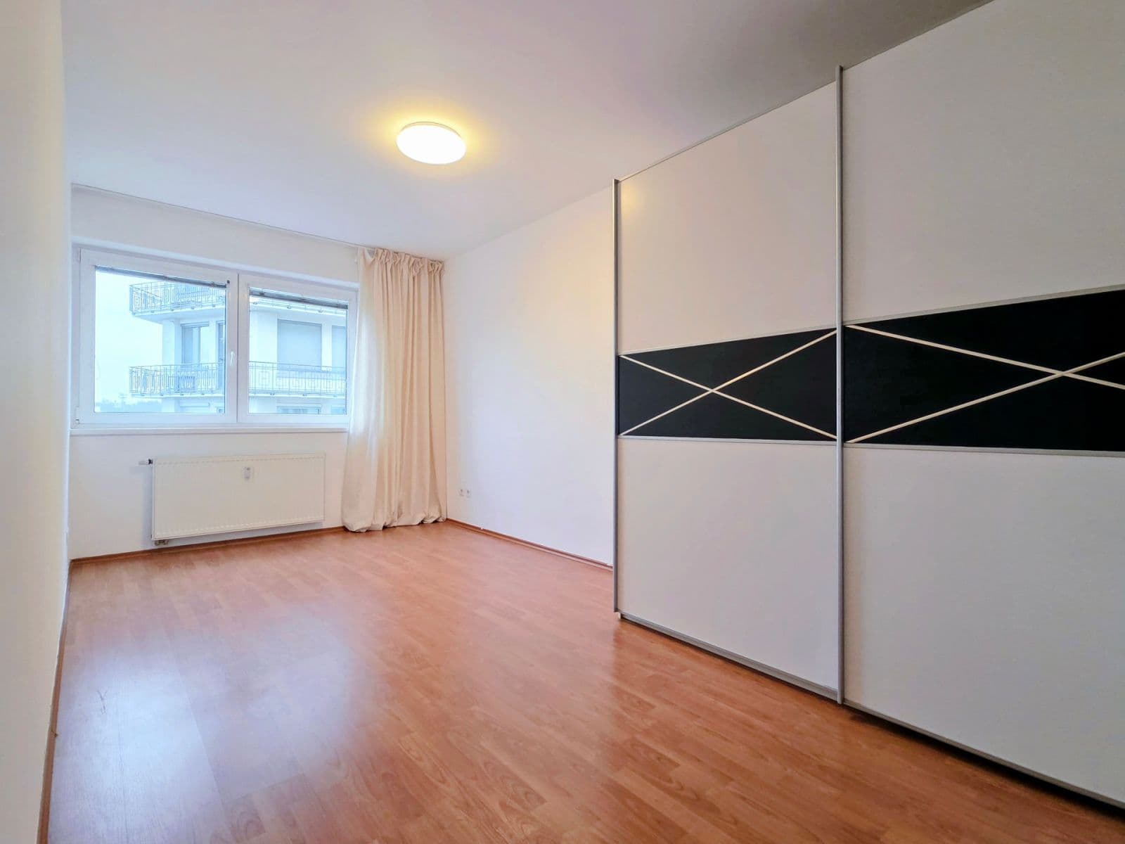 Prenájom bytu 3-izbový 75 m², Kloboučnická, Praha, Praha Prenájom bytu 3-izbový 75 m², Kloboučnická, Praha, Praha