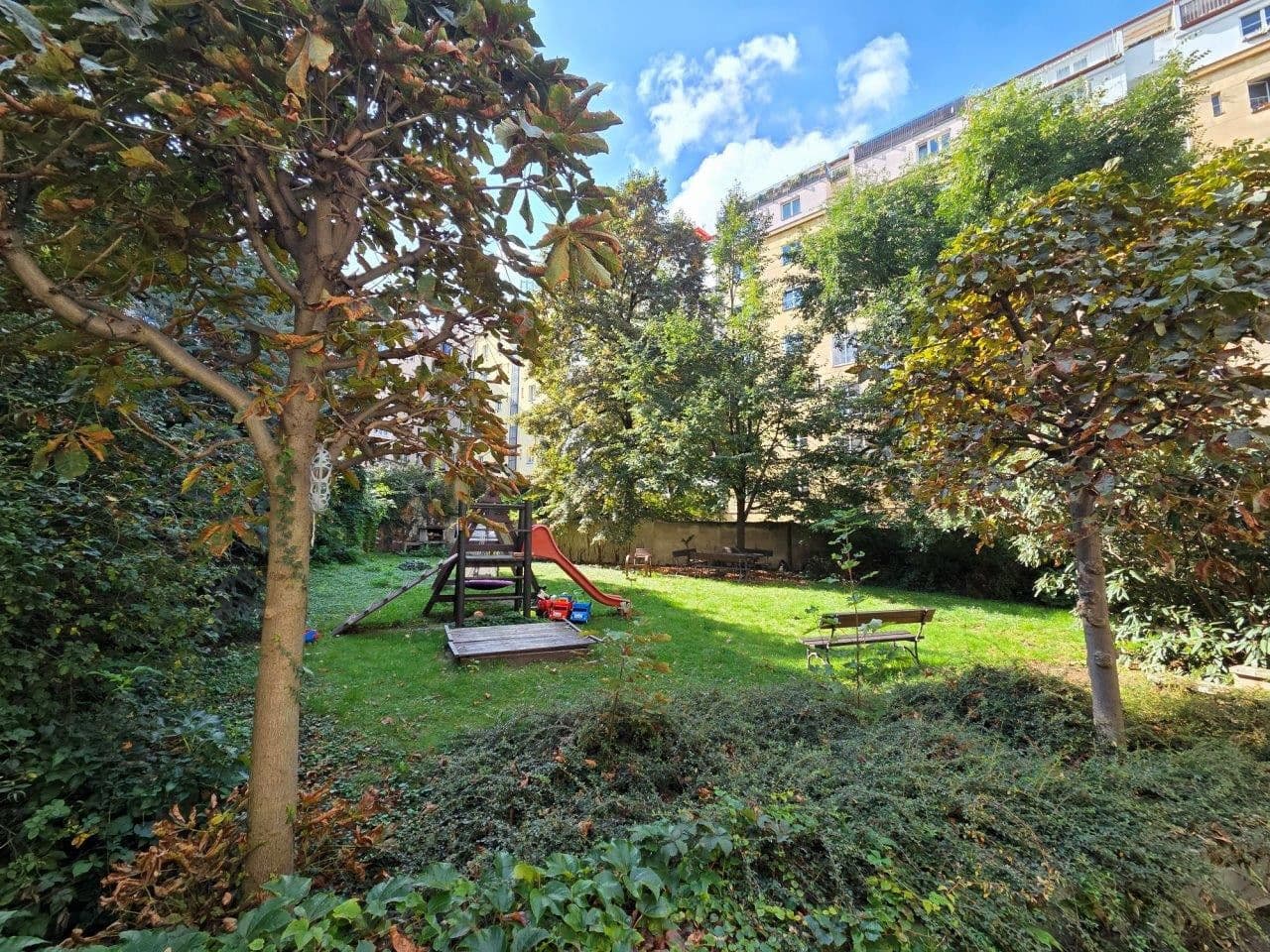 Prenájom bytu 3-izbový 75 m², Kloboučnická, Praha, Praha Prenájom bytu 3-izbový 75 m², Kloboučnická, Praha, Praha