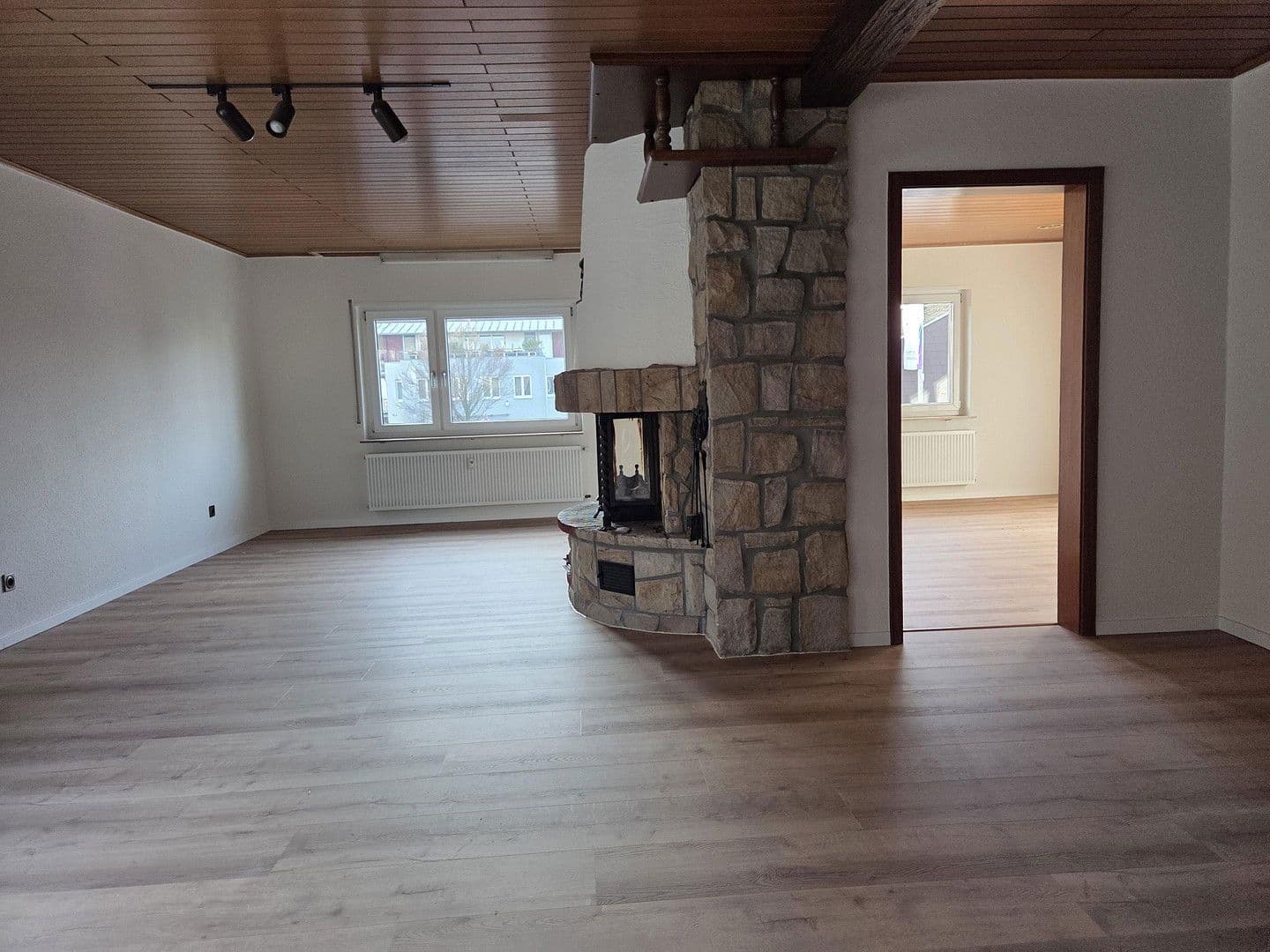 Prenájom bytu 4-izbový 125 m², Römerberg, Porýnie-Falcko Prenájom bytu 4-izbový 125 m², Römerberg, Porýnie-Falcko