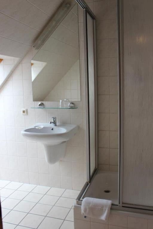 Predaj domu 1.040 m², pozemek 1.400 m², Hauptstraße 50, Bad Langensalza, Durínsko Predaj domu 1.040 m², pozemek 1.400 m², Hauptstraße 50, Bad Langensalza, Durínsko