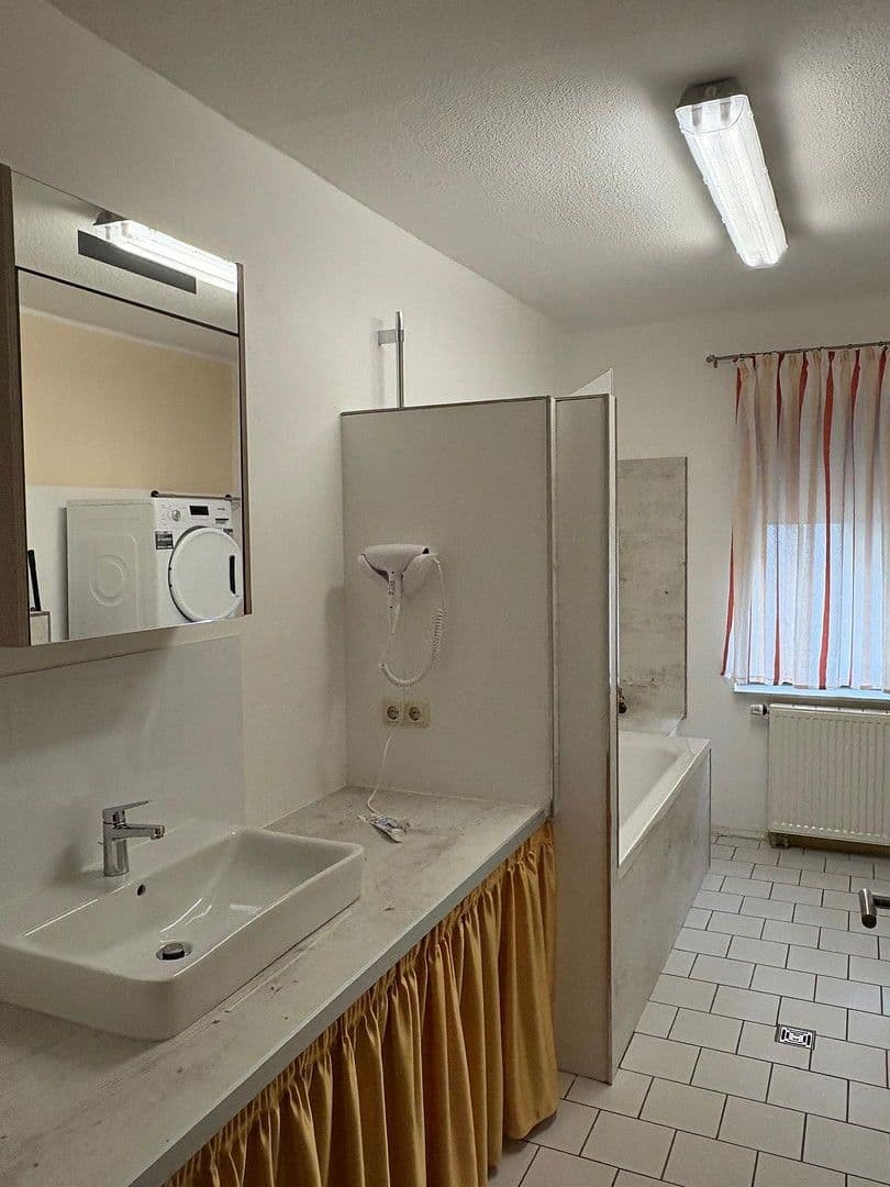 Predaj domu 1.040 m², pozemek 1.400 m², Hauptstraße 50, Bad Langensalza, Durínsko Predaj domu 1.040 m², pozemek 1.400 m², Hauptstraße 50, Bad Langensalza, Durínsko