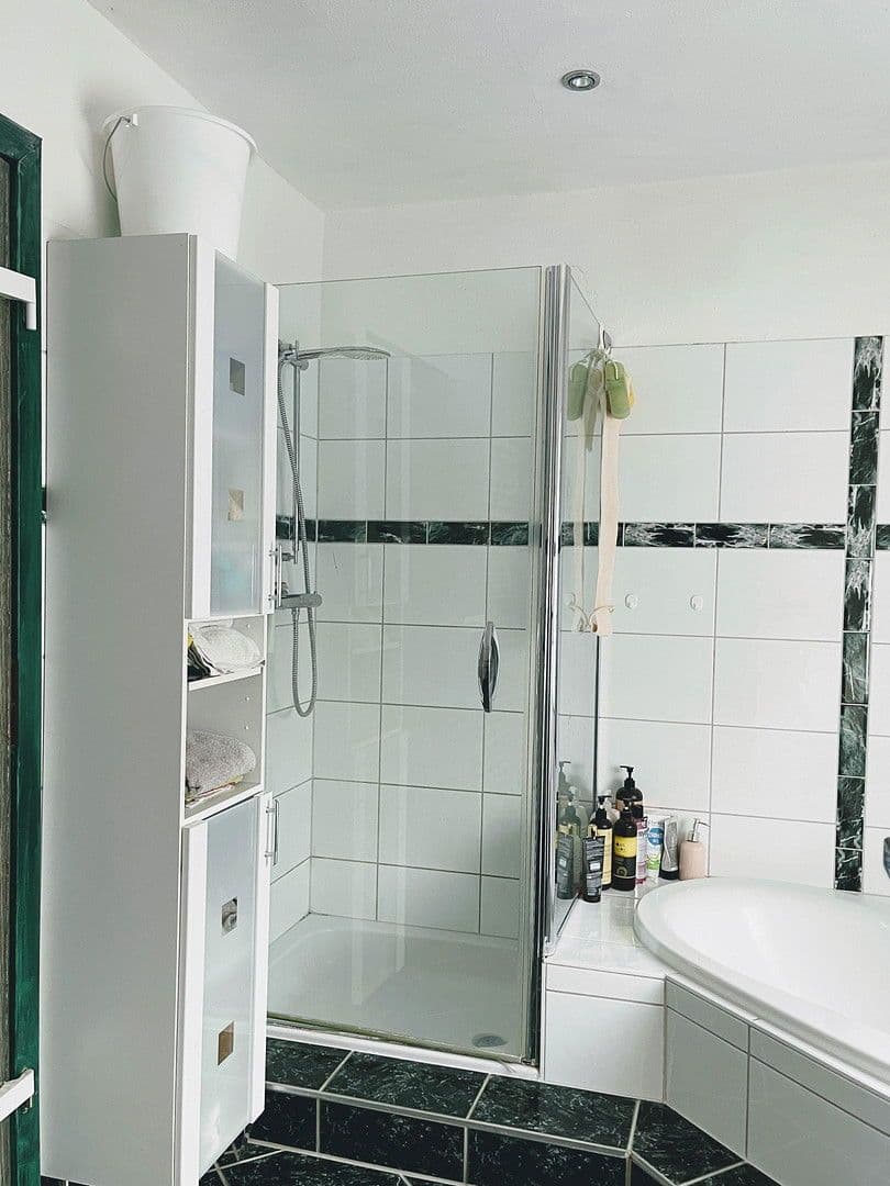 Predaj domu 1.040 m², pozemek 1.400 m², Hauptstraße 50, Bad Langensalza, Durínsko Predaj domu 1.040 m², pozemek 1.400 m², Hauptstraße 50, Bad Langensalza, Durínsko