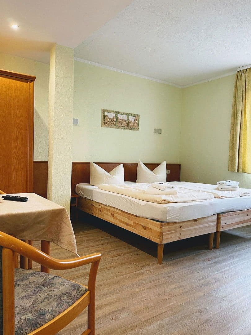 Predaj domu 1.040 m², pozemek 1.400 m², Hauptstraße 50, Bad Langensalza, Durínsko Predaj domu 1.040 m², pozemek 1.400 m², Hauptstraße 50, Bad Langensalza, Durínsko