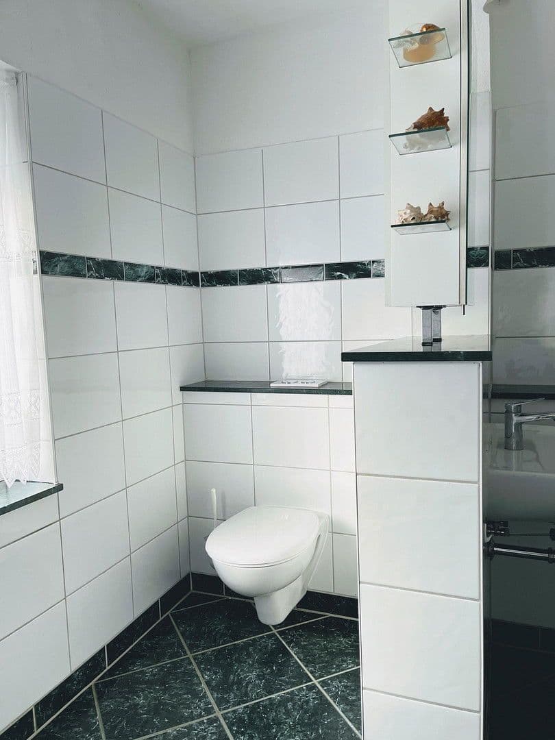 Predaj domu 1.040 m², pozemek 1.400 m², Hauptstraße 50, Bad Langensalza, Durínsko Predaj domu 1.040 m², pozemek 1.400 m², Hauptstraße 50, Bad Langensalza, Durínsko