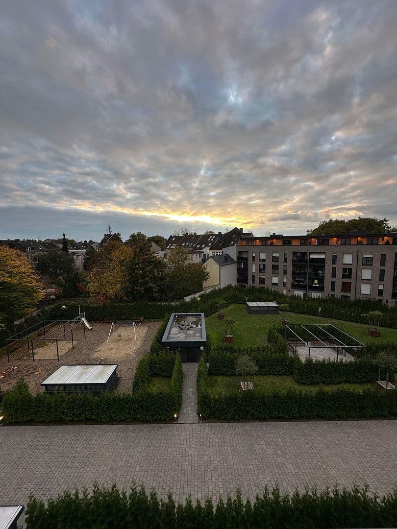 Prenájom bytu 4-izbový 132 m², Prinz-Ferdiand-Str. 144, Krefeld, Severné Porýnie - Westfálsko Prenájom bytu 4-izbový 132 m², Prinz-Ferdiand-Str. 144, Krefeld, Severné Porýnie - Westfálsko