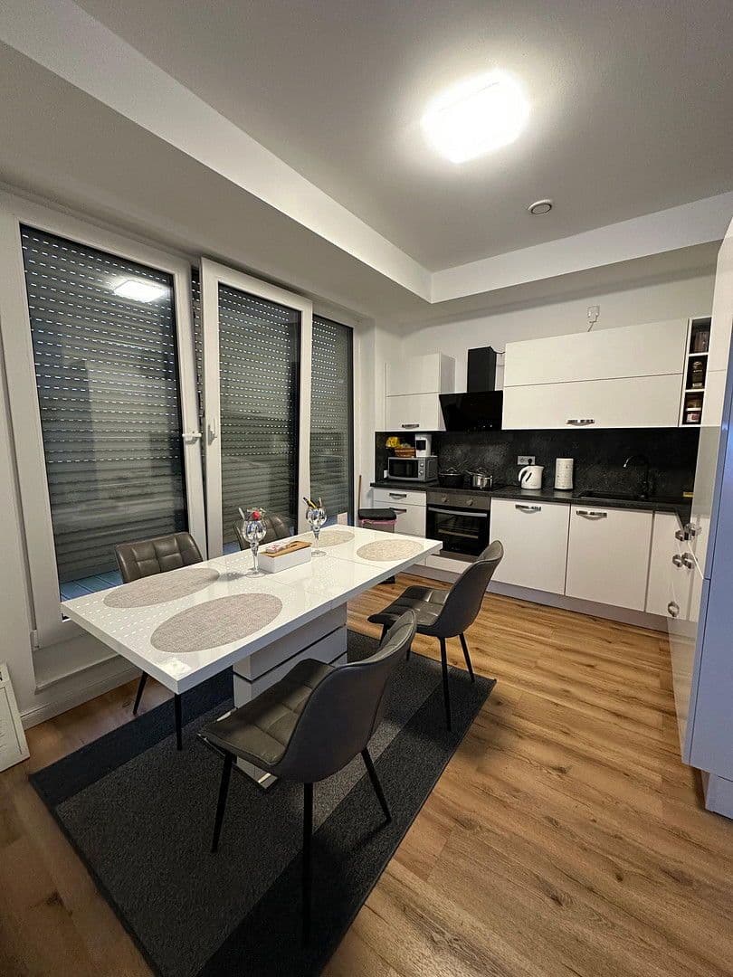 Prenájom bytu 4-izbový 132 m², Prinz-Ferdiand-Str. 144, Krefeld, Severné Porýnie - Westfálsko Prenájom bytu 4-izbový 132 m², Prinz-Ferdiand-Str. 144, Krefeld, Severné Porýnie - Westfálsko