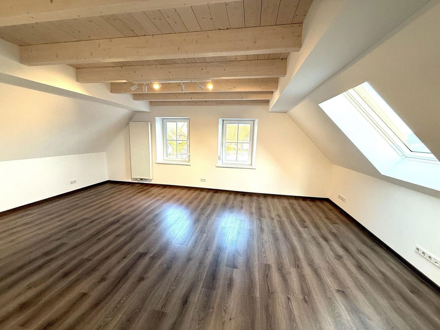 Prenájom bytu 4-izbový 140 m², Ellingen, Bavorsko Prenájom bytu 4-izbový 140 m², Ellingen, Bavorsko