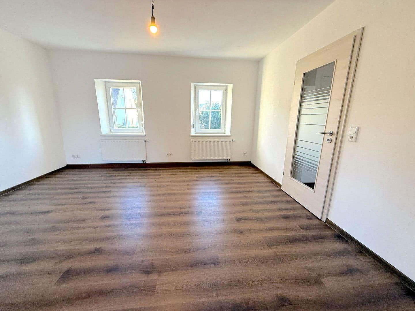 Prenájom bytu 4-izbový 140 m², Ellingen, Bavorsko Prenájom bytu 4-izbový 140 m², Ellingen, Bavorsko