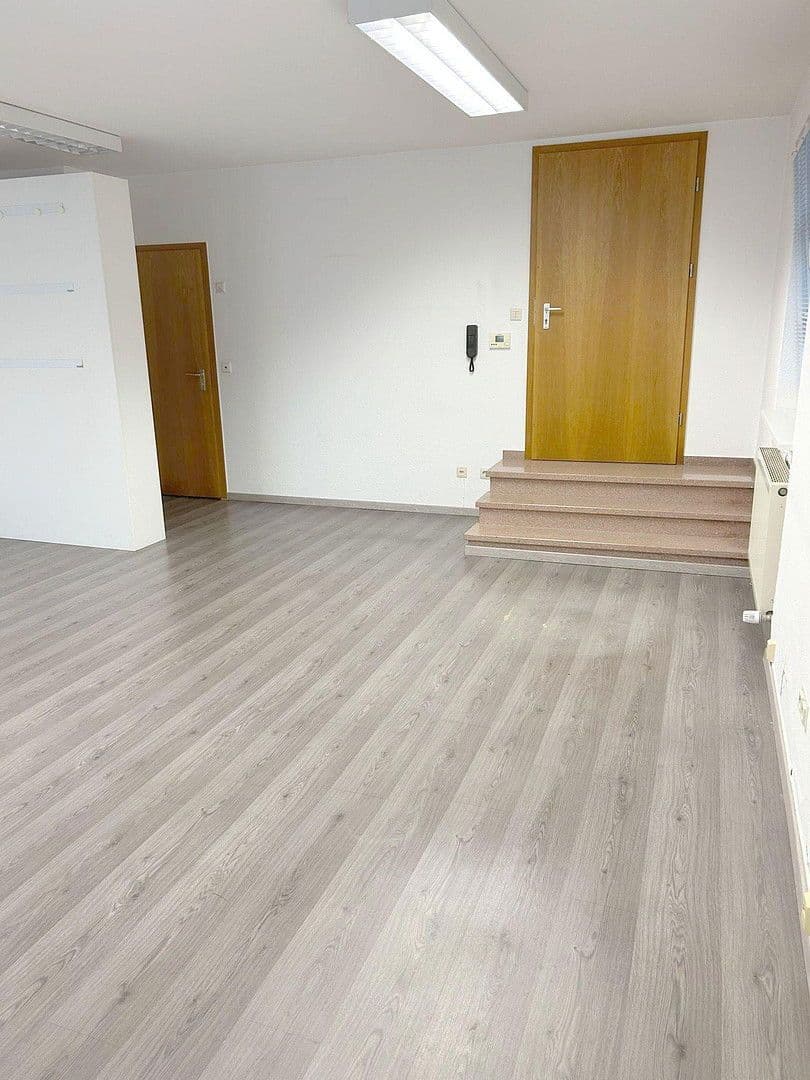 Prenájom kancelárie 43 m², Bad Wimpfen, Bádensko-Wurttembersko Prenájom kancelárie 43 m², Bad Wimpfen, Bádensko-Wurttembersko