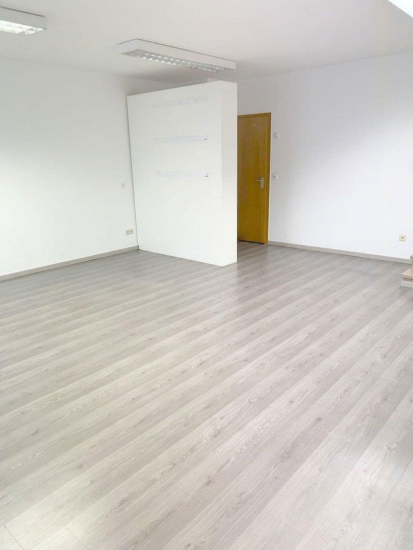 Prenájom kancelárie 43 m², Bad Wimpfen, Bádensko-Wurttembersko Prenájom kancelárie 43 m², Bad Wimpfen, Bádensko-Wurttembersko