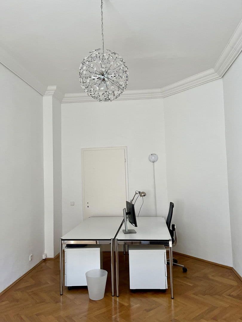 Prenájom kancelárie 19 m², Stuttgart, Bádensko-Wurttembersko Prenájom kancelárie 19 m², Stuttgart, Bádensko-Wurttembersko