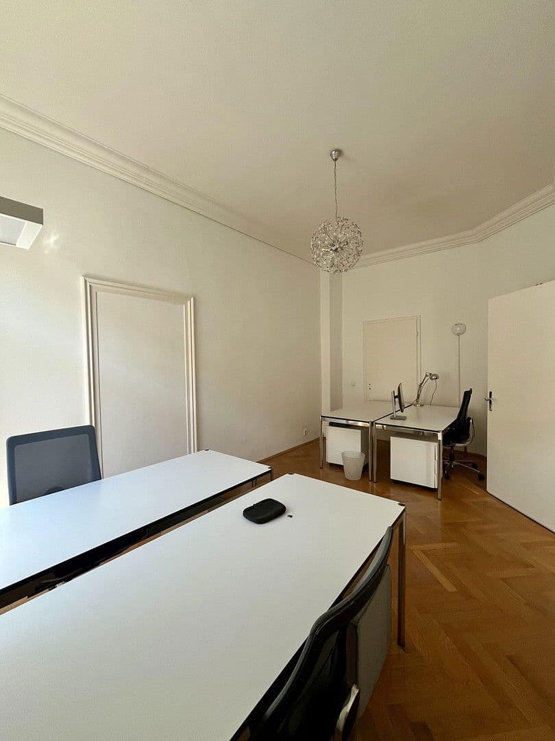 Prenájom kancelárie 19 m², Stuttgart, Bádensko-Wurttembersko Prenájom kancelárie 19 m², Stuttgart, Bádensko-Wurttembersko