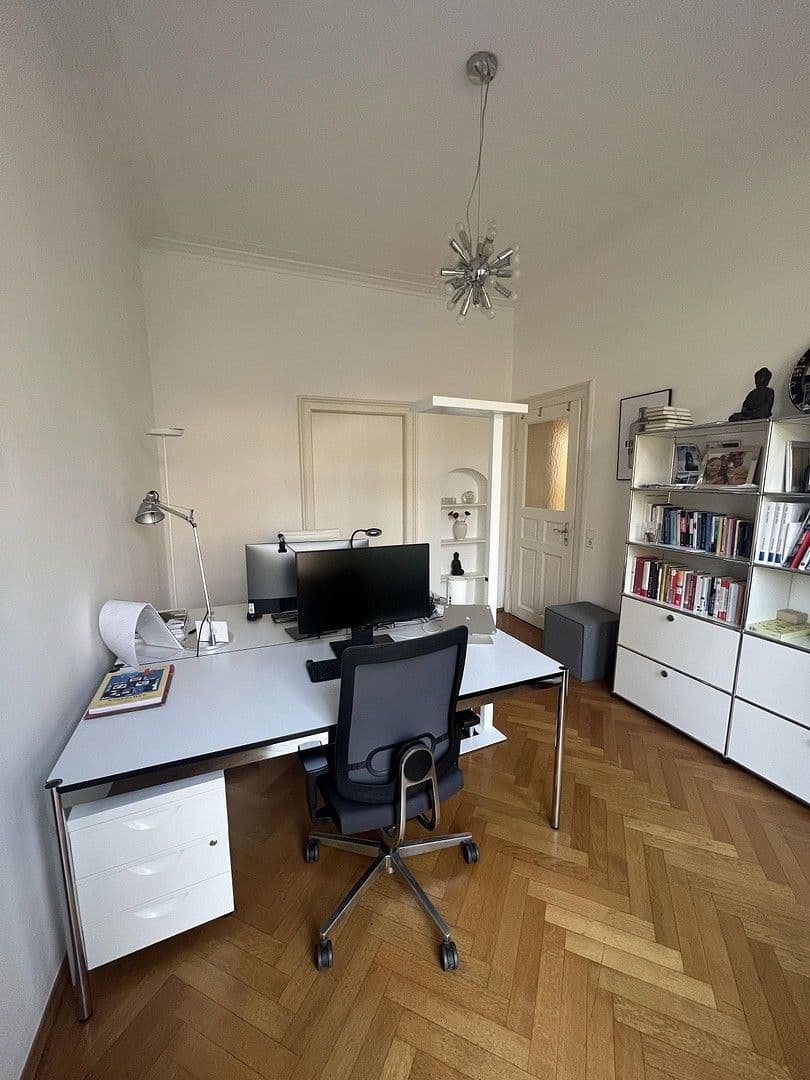 Prenájom kancelárie 21 m², Stuttgart, Bádensko-Wurttembersko Prenájom kancelárie 21 m², Stuttgart, Bádensko-Wurttembersko