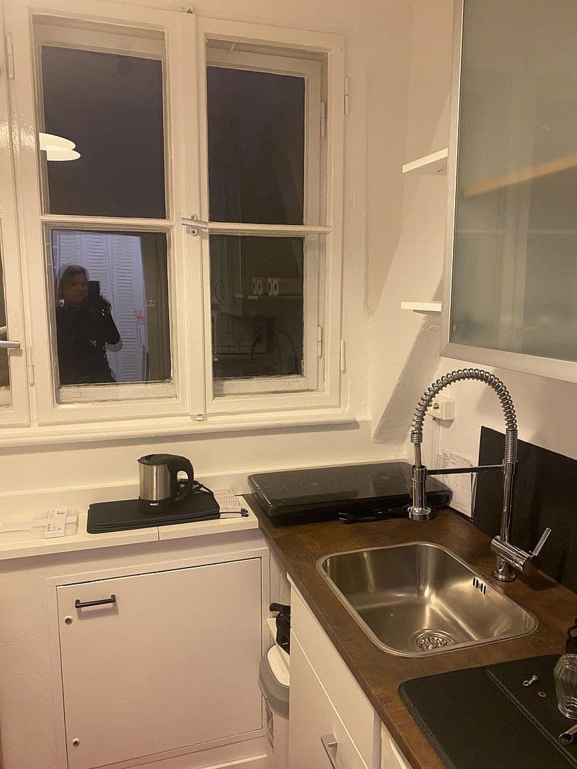 Prenájom bytu 1-izbový 30 m², Berlin, Berlín Prenájom bytu 1-izbový 30 m², Berlin, Berlín