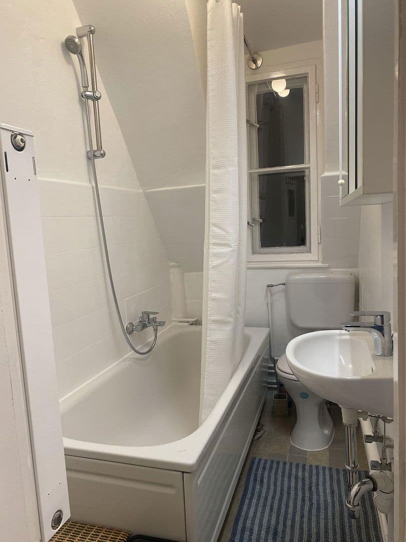 Prenájom bytu 1-izbový 30 m², Berlin, Berlín Prenájom bytu 1-izbový 30 m², Berlin, Berlín