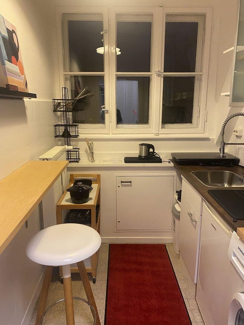 Prenájom bytu 1-izbový 30 m², Berlin, Berlín Prenájom bytu 1-izbový 30 m², Berlin, Berlín