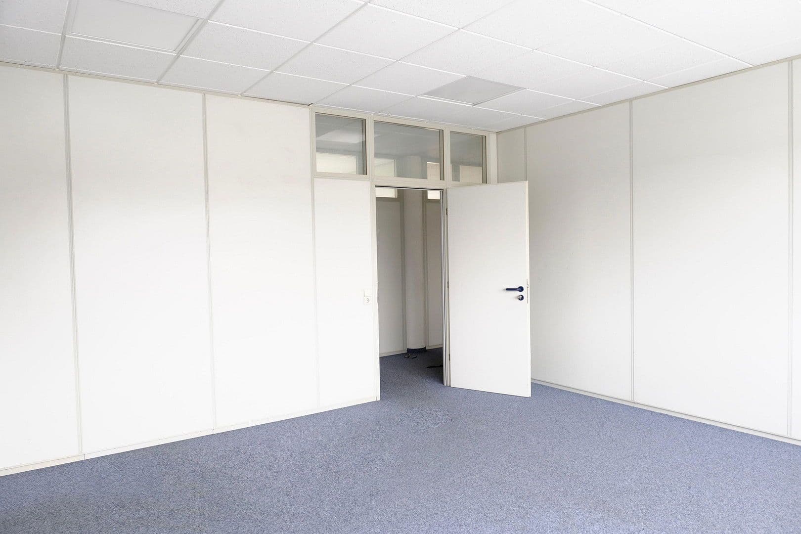 Prenájom kancelárie 30 m², Waldshut-Tiengen, Bádensko-Wurttembersko Prenájom kancelárie 30 m², Waldshut-Tiengen, Bádensko-Wurttembersko