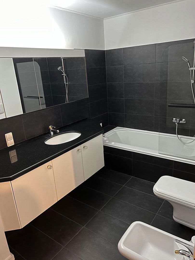 Prenájom bytu 3-izbový 114 m², Bremen, Brémy Prenájom bytu 3-izbový 114 m², Bremen, Brémy