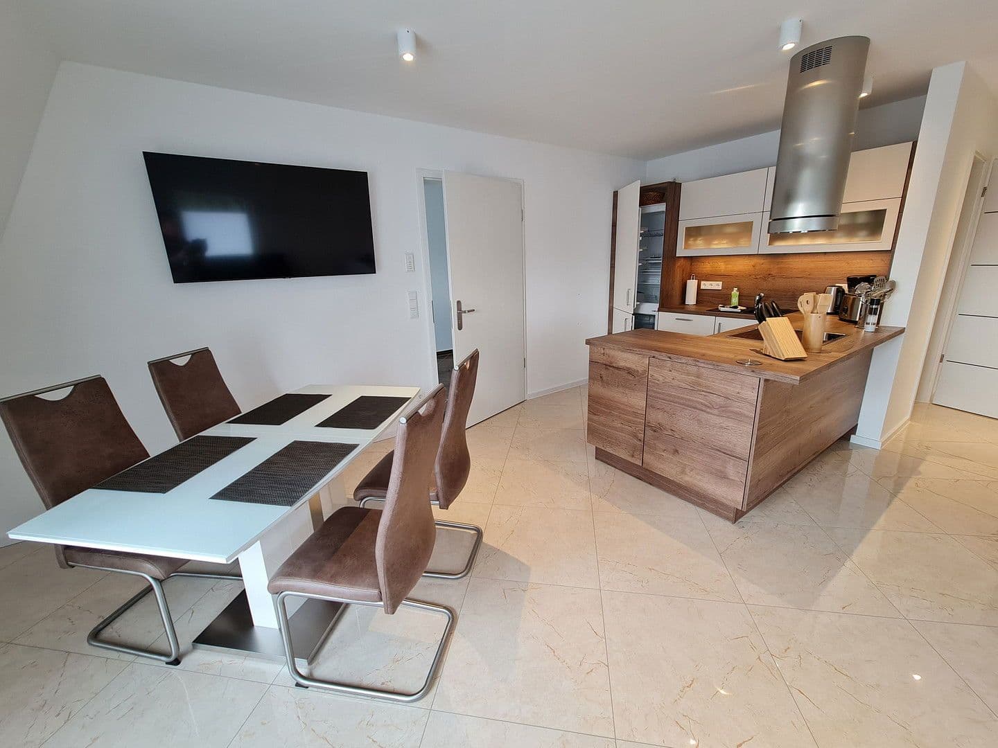 Prenájom bytu 3-izbový 75 m², Farmersteg 10, Hoppegarten, Brandenbursko Prenájom bytu 3-izbový 75 m², Farmersteg 10, Hoppegarten, Brandenbursko