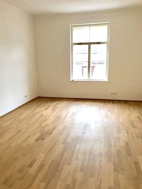 Prenájom bytu 3-izbový 93 m², München, Bavorsko Prenájom bytu 3-izbový 93 m², München, Bavorsko