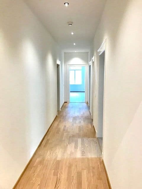Prenájom bytu 3-izbový 93 m², München, Bavorsko Prenájom bytu 3-izbový 93 m², München, Bavorsko